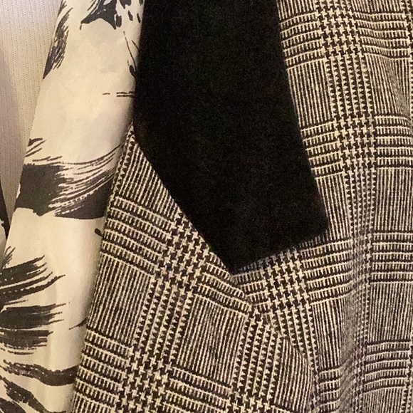 Alfred Dunner black/white plaid blazer with black velvet collar - Picture 4 of 15